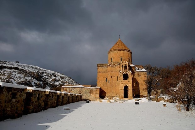 Akdamar Adası'nın güzelliği büyülüyor 1