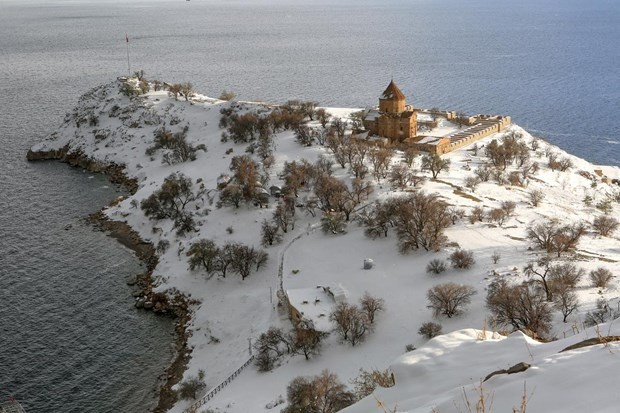 Akdamar Adası'nın güzelliği büyülüyor 12