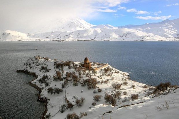 Akdamar Adası'nın güzelliği büyülüyor 13