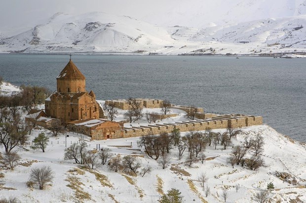 Akdamar Adası'nın güzelliği büyülüyor 9