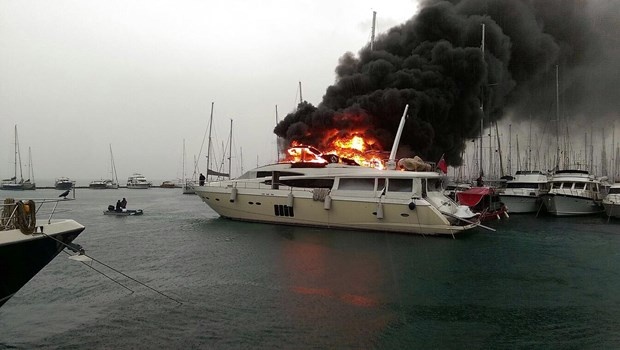 Lüks yat alev alev yandı 6