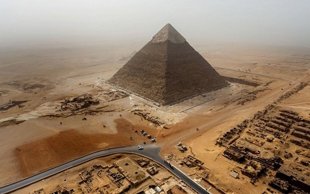 Yasak olan piramitlere tırmanınca... 1