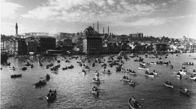 Balık dolu siyah beyaz İstanbul 14