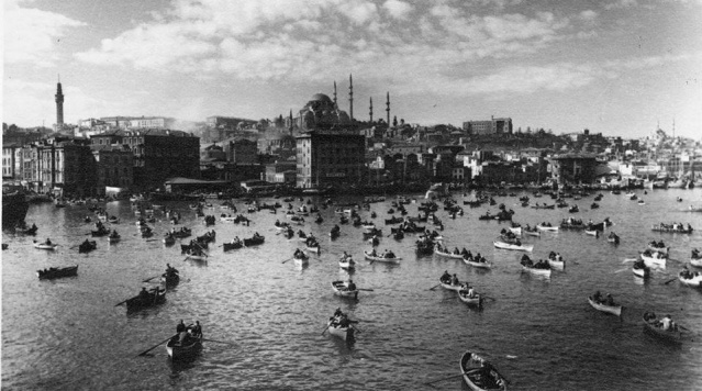 Balık dolu siyah beyaz İstanbul 14