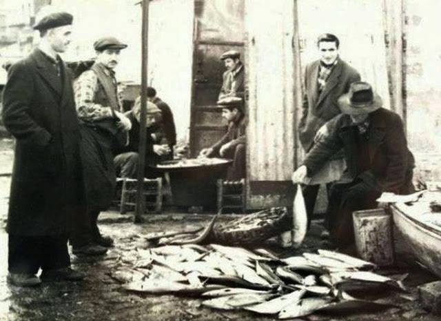 Balık dolu siyah beyaz İstanbul 43