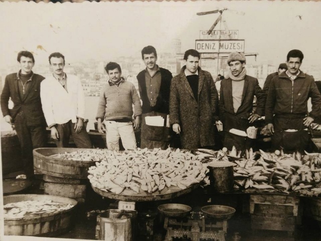 Balık dolu siyah beyaz İstanbul 46