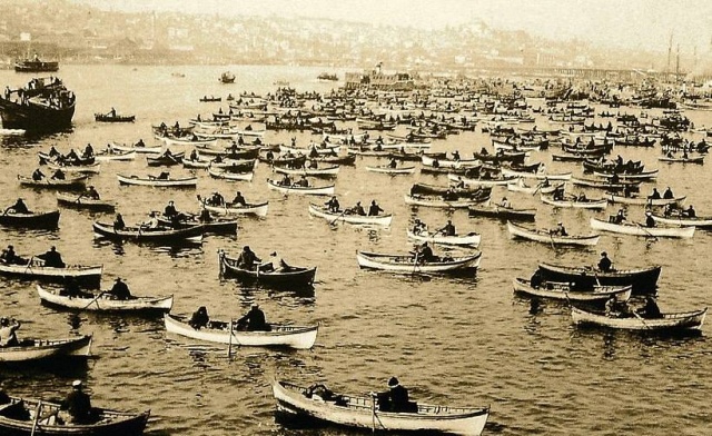 Balık dolu siyah beyaz İstanbul 9