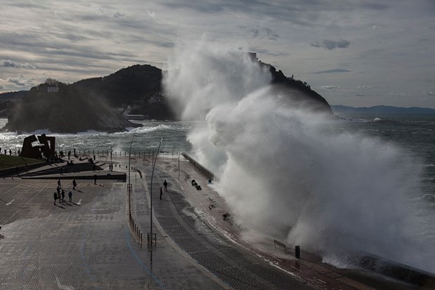 9 metrelik dev dalgalar 8