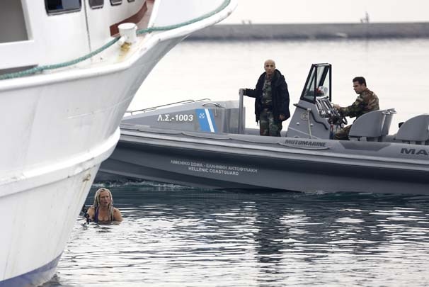 Göçmenler yola çıktığı esnada aktivistlerden protesto 15
