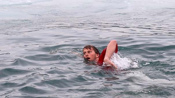 Göçmenler yola çıktığı esnada aktivistlerden protesto 3