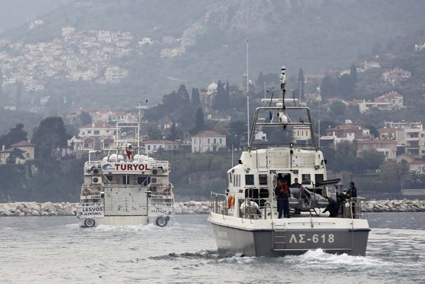 Göçmenler yola çıktığı esnada aktivistlerden protesto 7