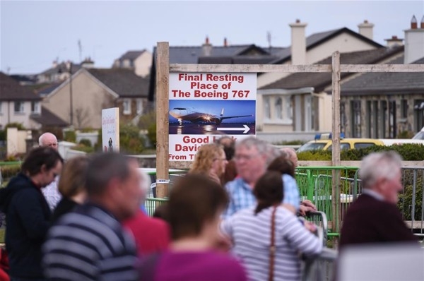 Uçak denizden taşındı 16