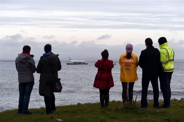 Uçak denizden taşındı 8