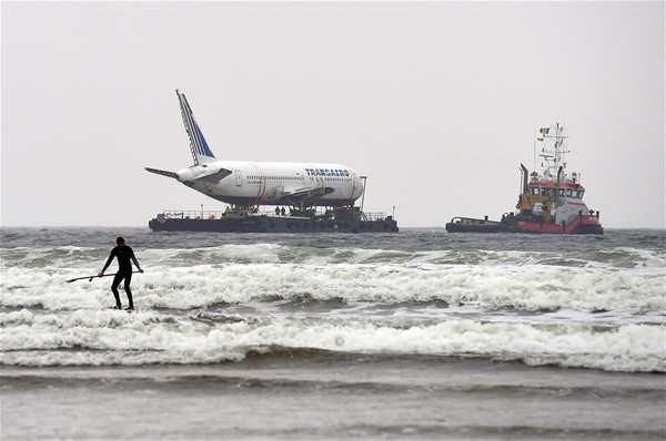 Uçak denizden taşındı 9