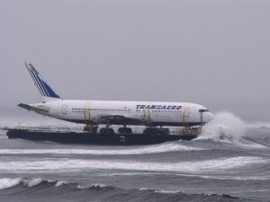 Uçak denizden taşındı