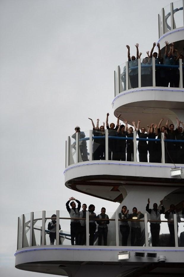 Dünyanın en büyük gemisi suya iniyor 14