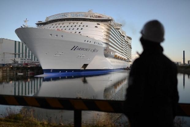 Dünyanın en büyük gemisi suya iniyor 21