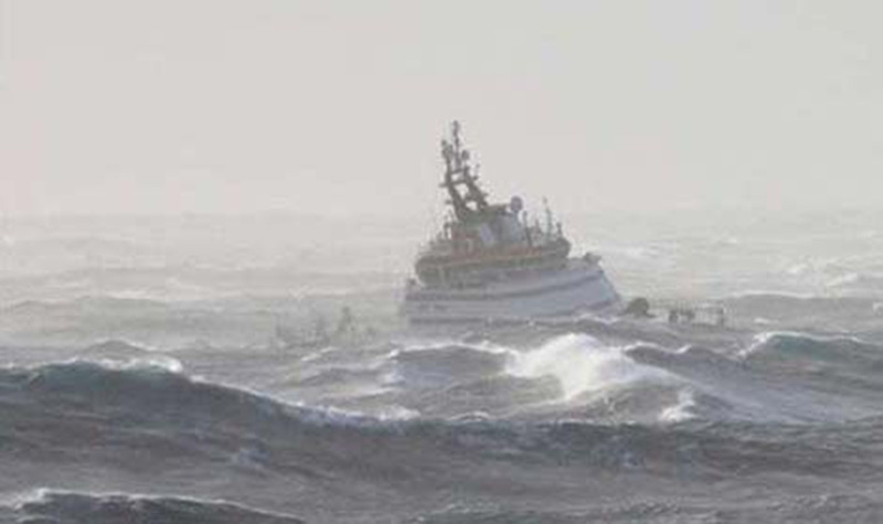 Denizin neredeyse gemileri yuttuğu fırtınalar 11