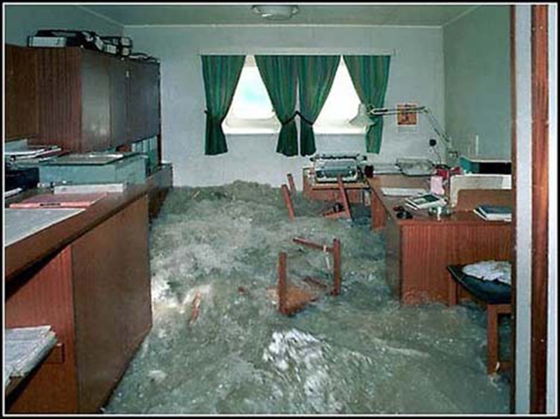 Denizin neredeyse gemileri yuttuğu fırtınalar 28