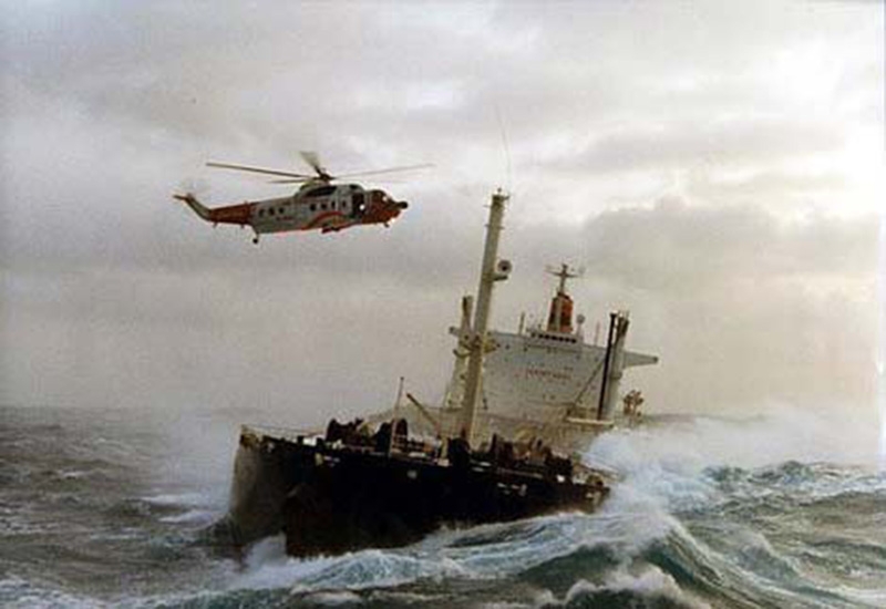 Denizin neredeyse gemileri yuttuğu fırtınalar 3