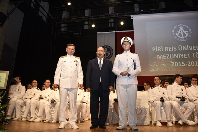 Piri Reis Üniversitesi 2016 mezunlarını denize uğurladı 14