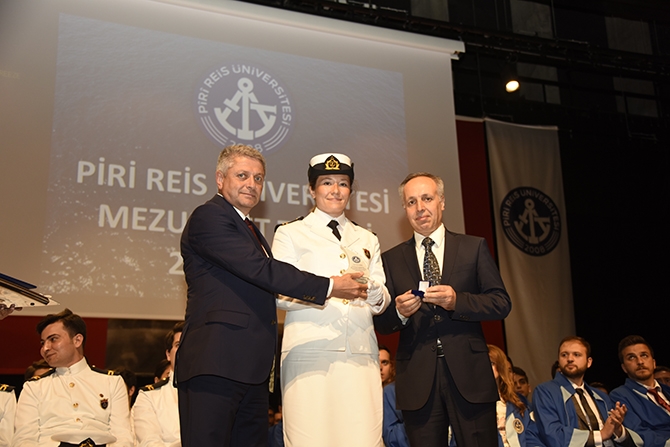 Piri Reis Üniversitesi 2016 mezunlarını denize uğurladı 15