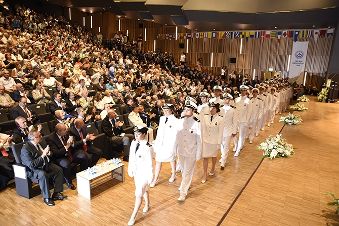Piri Reis Üniversitesi 2016 mezunlarını denize uğurladı 2
