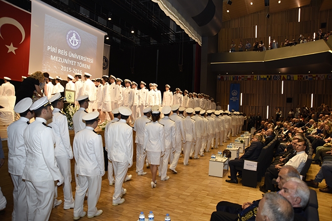 Piri Reis Üniversitesi 2016 mezunlarını denize uğurladı 3