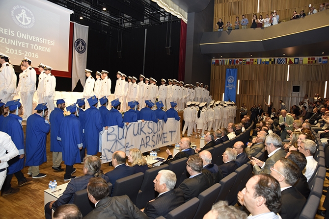 Piri Reis Üniversitesi 2016 mezunlarını denize uğurladı 4