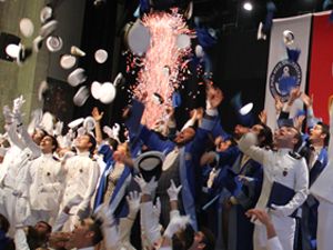 Piri Reis Üniversitesi 2016 mezunlarını denize uğurladı