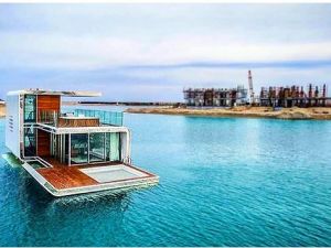 Dünyanın ilk yüzen evi