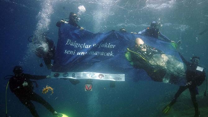 Dalgıçlar ve foklar Mustafa Koç’u unutmadı 1