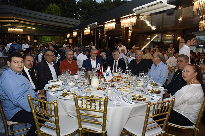 Türk denizcilik sektörü İMEAK DTO'nun iftar yemeğinde buluştuKaynak 11