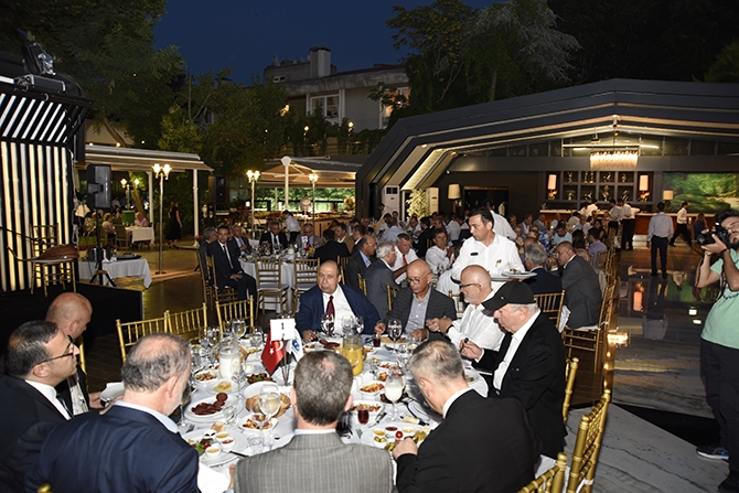 Türk denizcilik sektörü İMEAK DTO'nun iftar yemeğinde buluştuKaynak 3