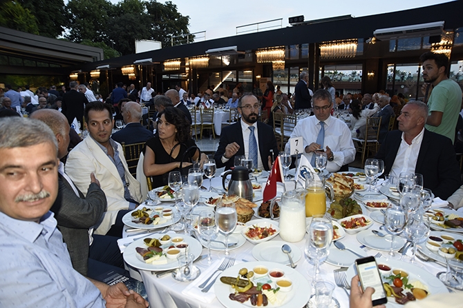 Türk denizcilik sektörü İMEAK DTO'nun iftar yemeğinde buluştuKaynak 4