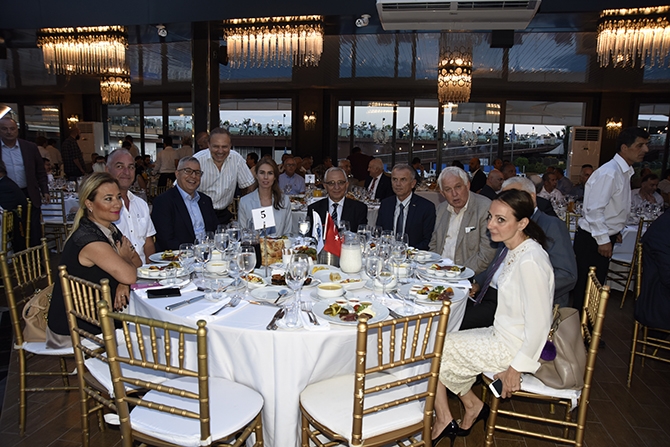 Türk denizcilik sektörü İMEAK DTO'nun iftar yemeğinde buluştuKaynak 6