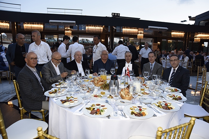 Türk denizcilik sektörü İMEAK DTO'nun iftar yemeğinde buluştuKaynak 8