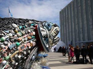 Okyanuslardaki Plastik Atıklardan Sanat Eseri