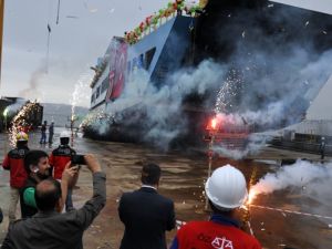 M/F Jambo Özata Tersanesi'nde denize indirildi