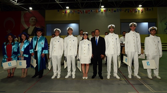 DEÜ'den 244 denizci öğrenci mezun oldu 7