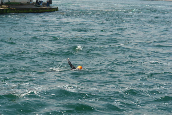 62 Yaşında Boğazı yüzerek geçti 11