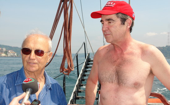 62 Yaşında Boğazı yüzerek geçti 41