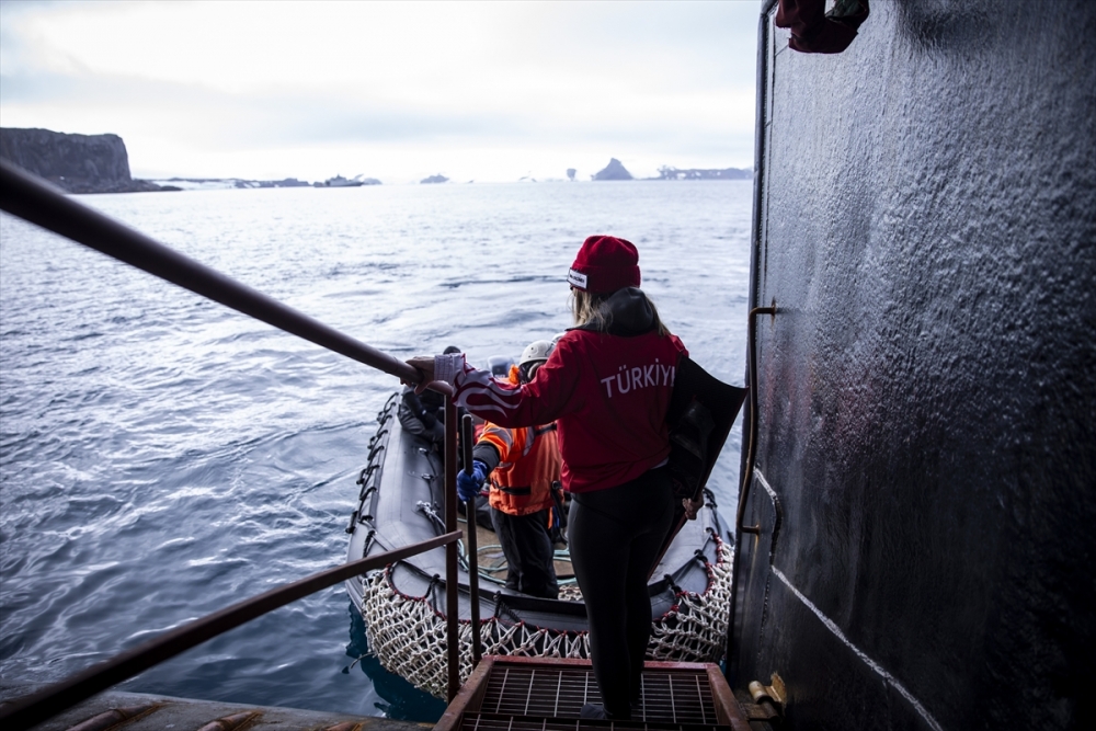Şahika Ercümen'den Antarktika'da tarihi dalış 12