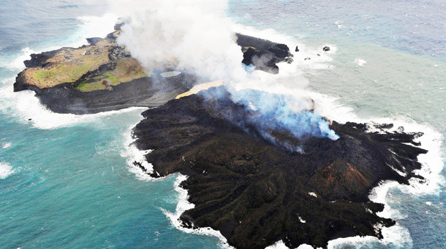 Büyük Okyanus'ta iki volkanik ada birleşti