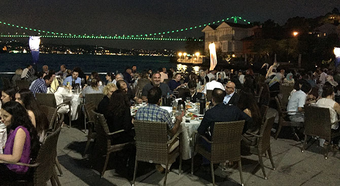 Dentur Avrasya iftar yemeğinde sektör temsilcilerini ağırladı