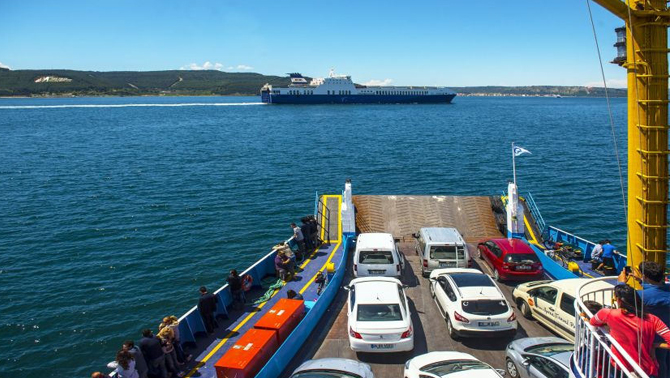 Çanakkale Boğaz'ından 9 günde 160 bin araç geçti