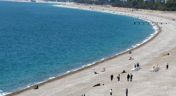 Antalya'da deniz suyu havadan sıcak