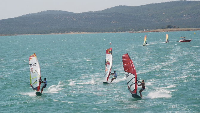 Ayvalık’ta windsurf heyecanı