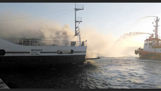 Çanakkale'de seferi yapan M/F Mesudiye feribotunda yangın çıktı
