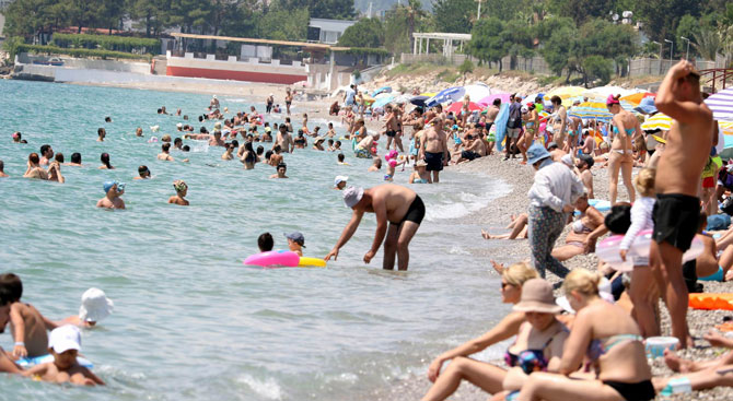 Demokrasi mitingleri turizme can verdi